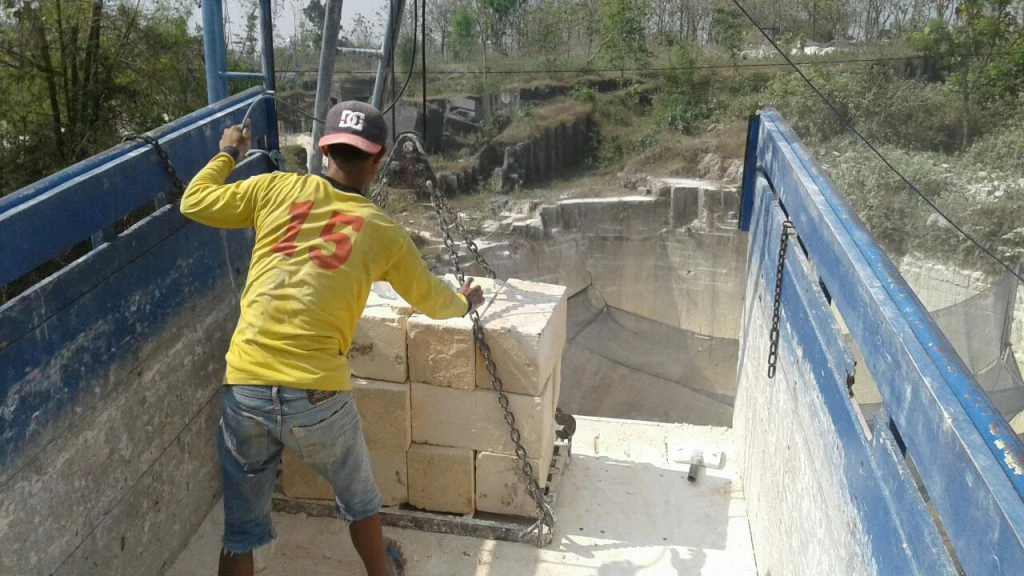Muat Batu kumbung