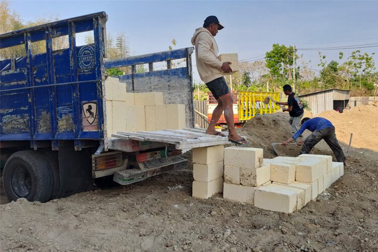 Batu Kumbung Tuban Murah Untuk Dinding dan Pondasi Bangunan - Batu
